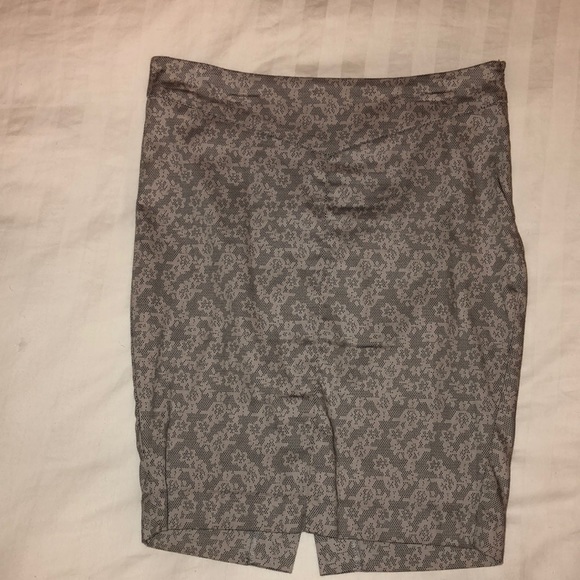 Guess skirt - Picture 2 of 4